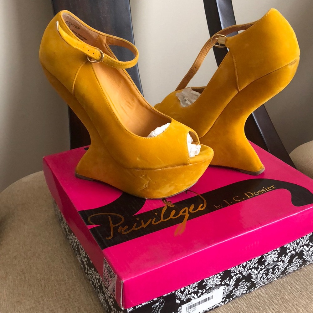 PRIVILEGED (YELLOW) HEELS  size 6.5   Name: DEXTER